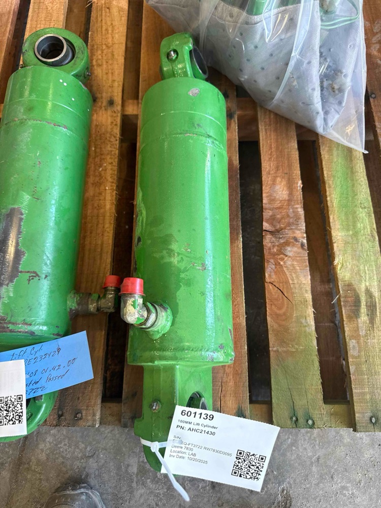 Deere 7830 100MM Lift Cylinder