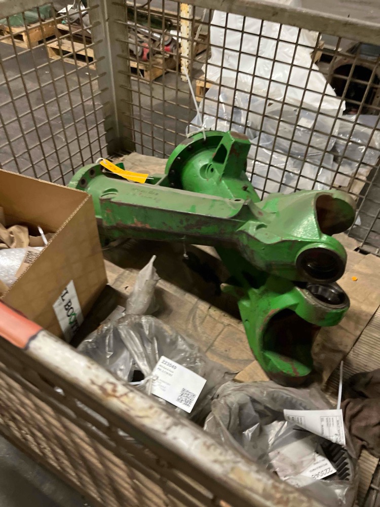 Deere 7210 Mfd Axle Housing