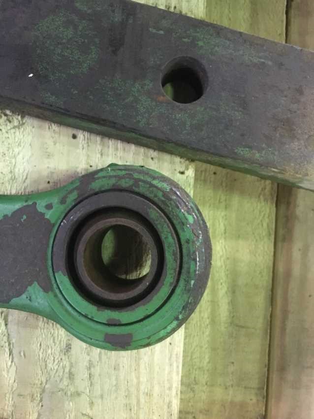 Deere 7810 Draft Arms