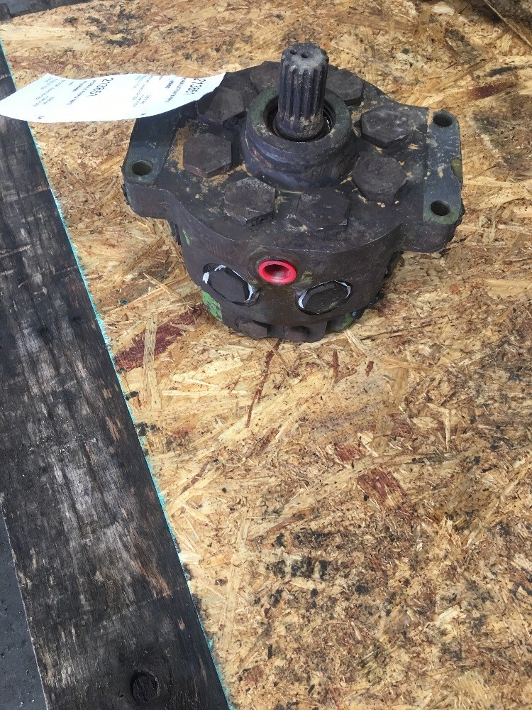 Deere 4840 Hydraulic Pump & Parts
