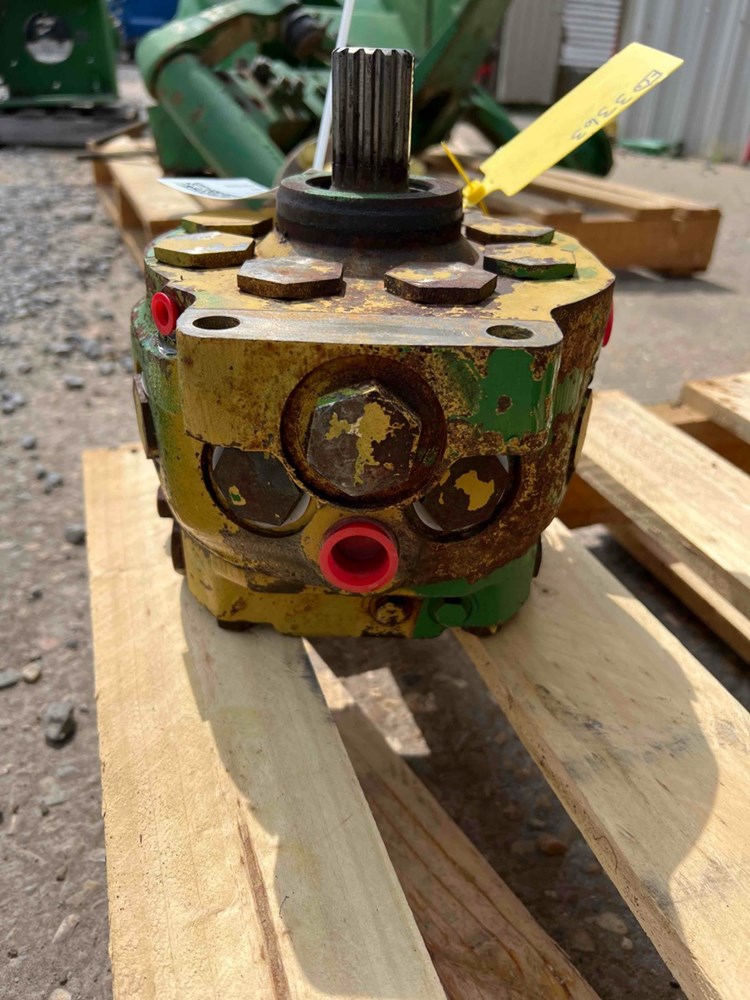 Deere 4840 Hydraulic Pump & Parts