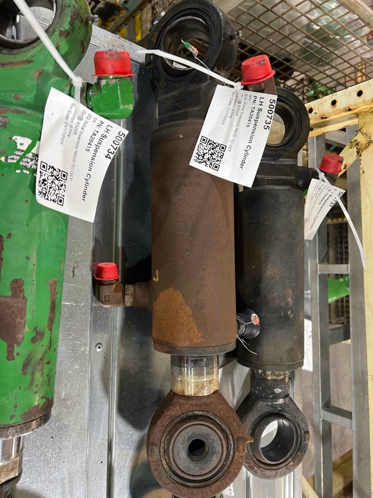 Deere 8320R LH Suspension Cylinder