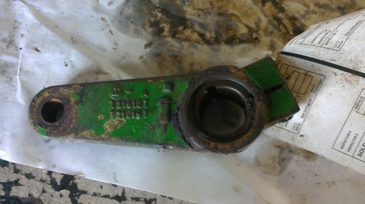 Deere 820 3 Cyl. Steer Arm