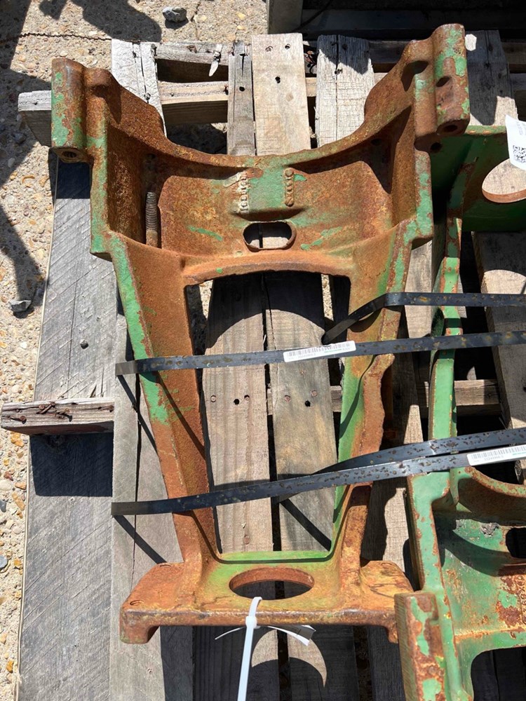 Deere 4640 Hyd Pump Support