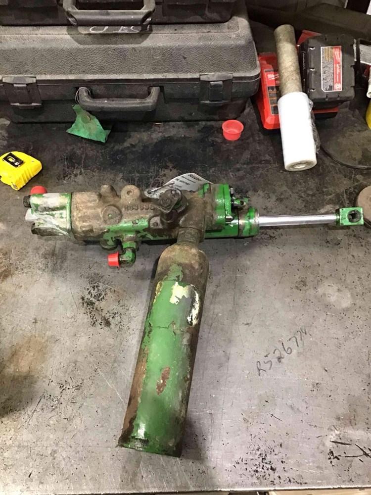 Deere 8640 Hydraulic Seat Position Valve With Cylinder