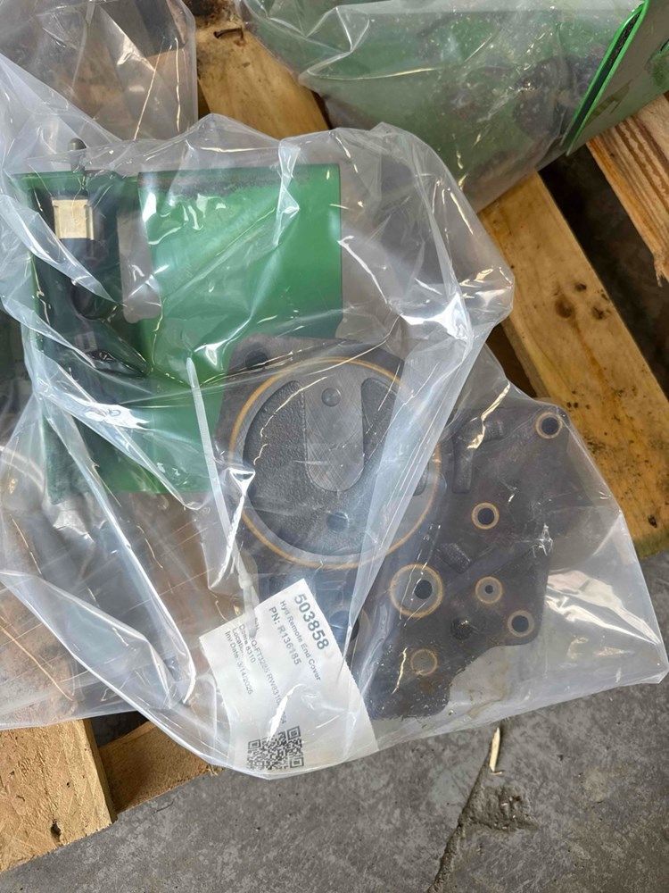Deere 8310 Hyd Remote End Cover