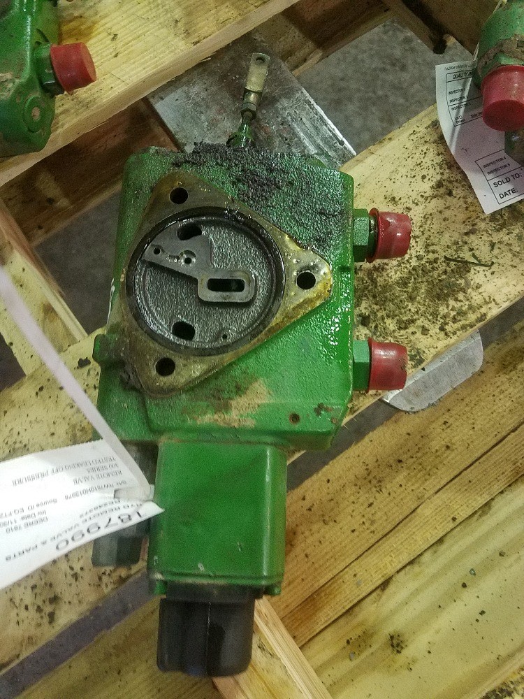 Deere 7810 Hyd Remote Valve & Parts