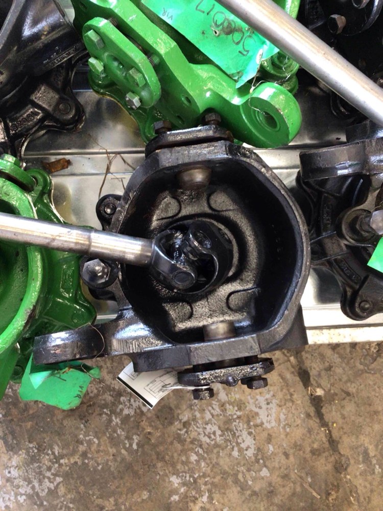 Deere 5300, 5200, 5400, 5500, 5210, 5310, 5410, 551, 5220, 5320, 5420, 5520 V1 Standard RH Final Drive