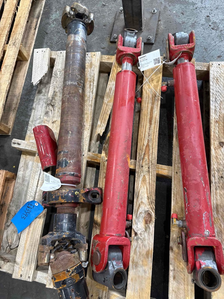 Case/case I.H. STX425 Steer Cylinder