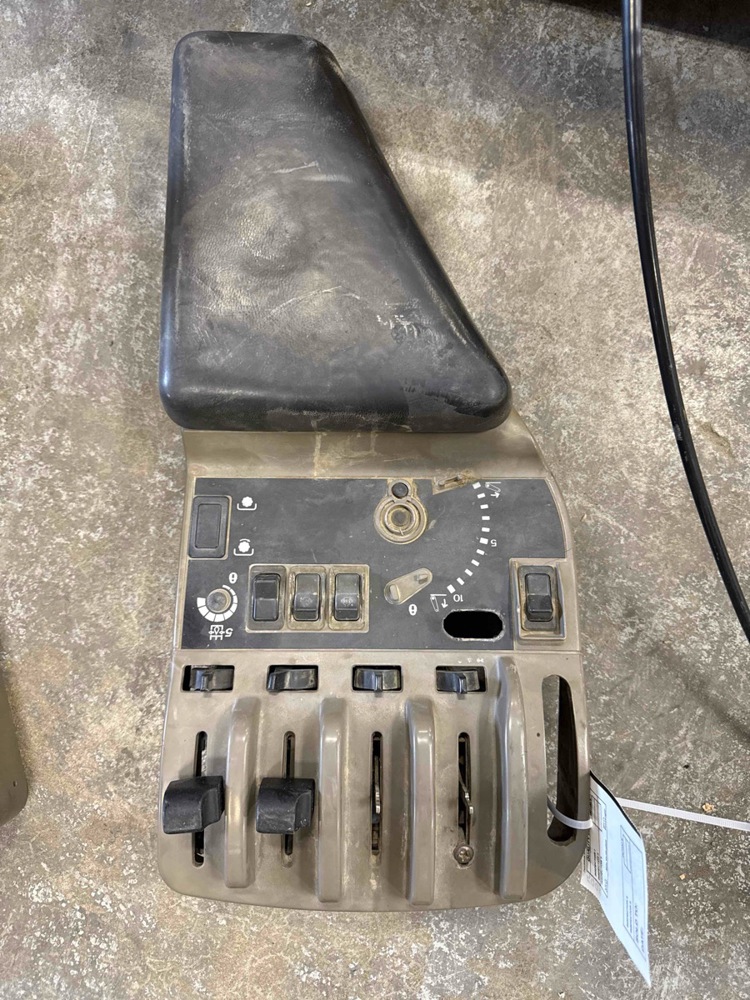 Case/case I.H. STX375 Armrest Top Cover