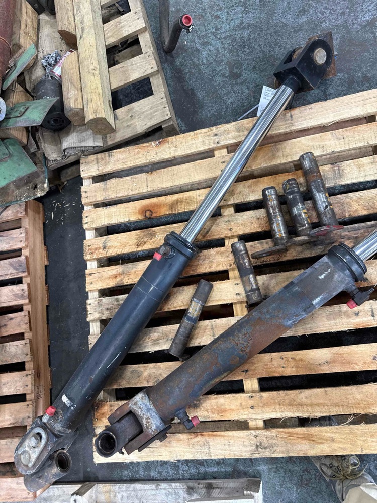 Case/case I.H. Quadtrac 485 Steer Cylinder