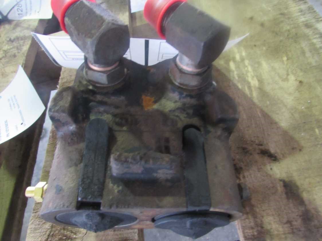 I.H./FARMALL 5288 Hyd Remote Valve & Parts