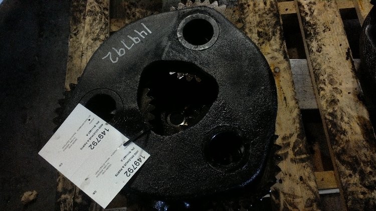 Deere 8100 4WD Axle/Hub & Parts