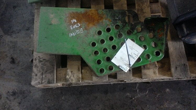 Deere 5303 Steps