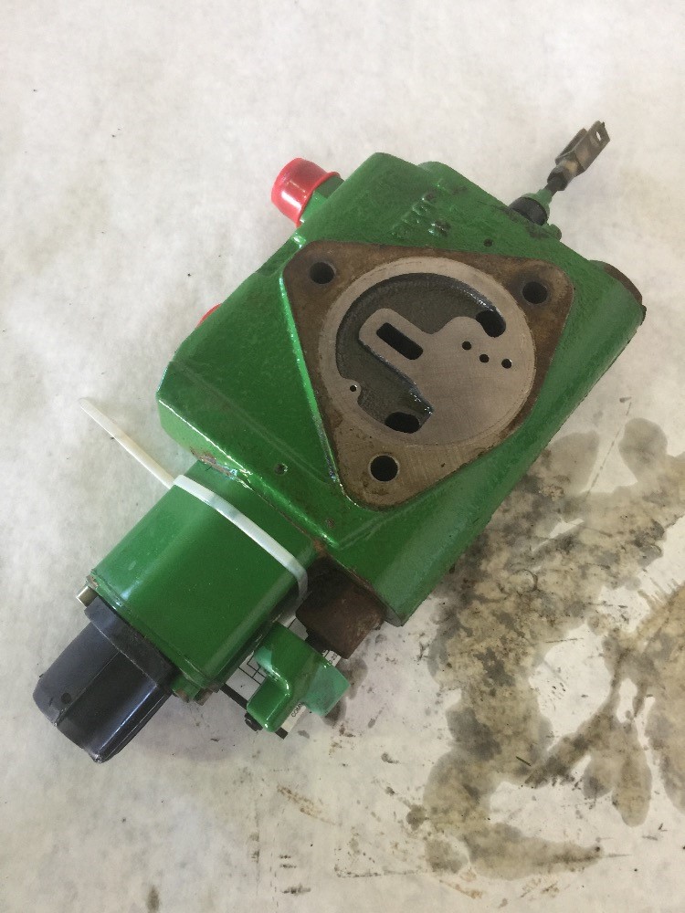 Deere 7810 Hyd Remote Valve & Parts