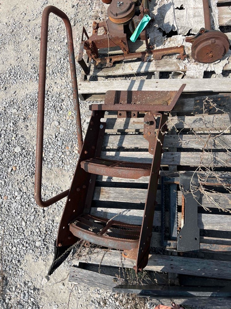 Deere 7210R LH Step Assembly