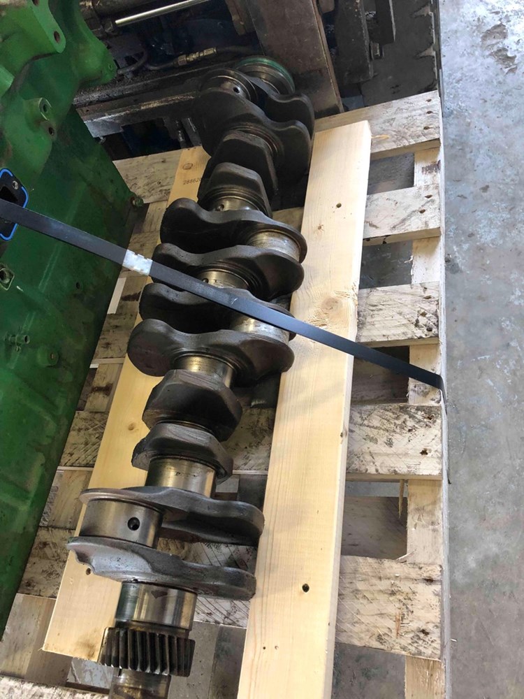 Deere 7600 Crankshaft