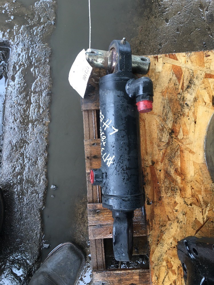Ford/Nholland T8.360 Front Axle Mfd Support