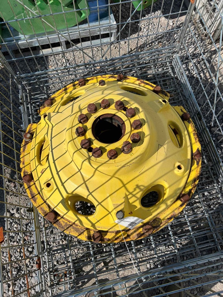 Deere 9530 Cast Wheel With Wedges