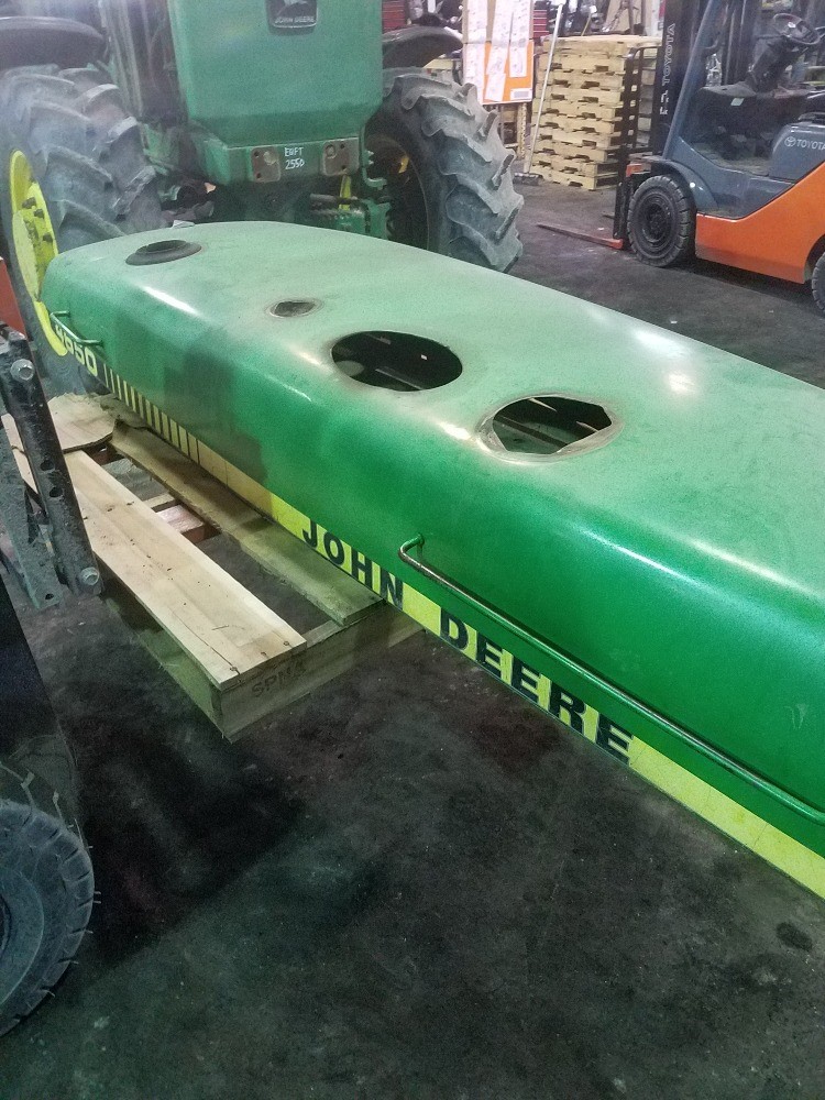 Deere 4650 Hood/Nose Cone