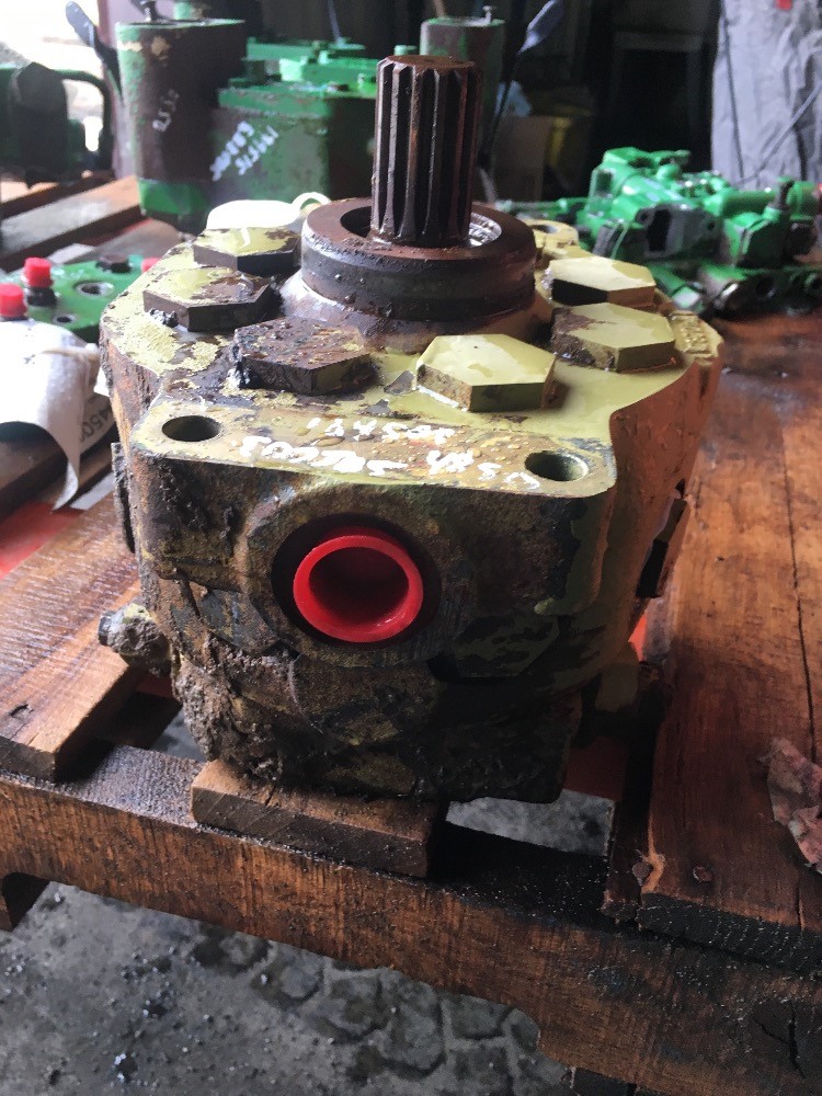 Deere 4850 Hydraulic Pump & Parts