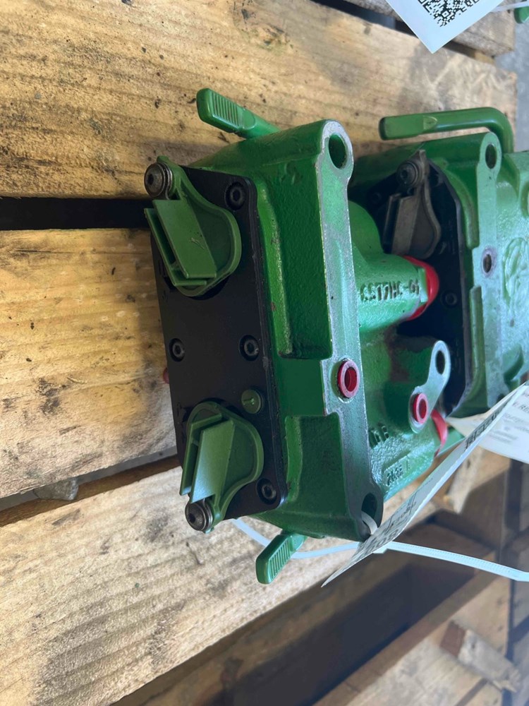 Deere 9560R Breakaway Coupler