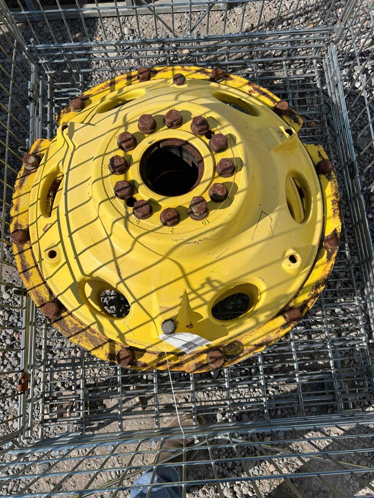 Deere 9530 Cast Wheel With Wedges