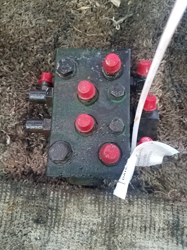 Deere 4955 Steering Valve