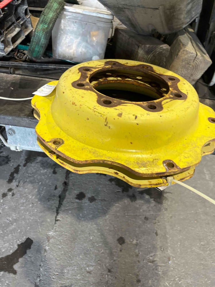 Deere 5410 Front Wheel Center