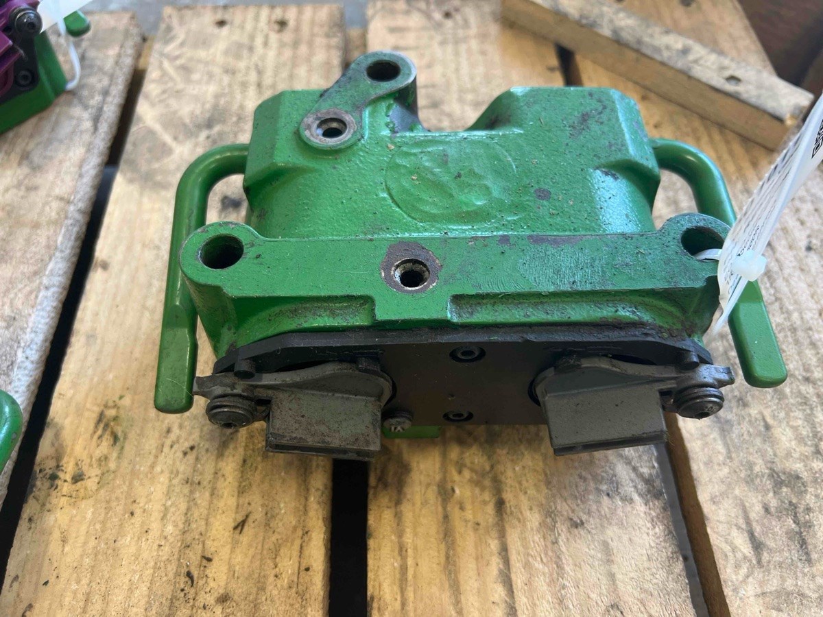 Deere 9560R Breakaway Coupler