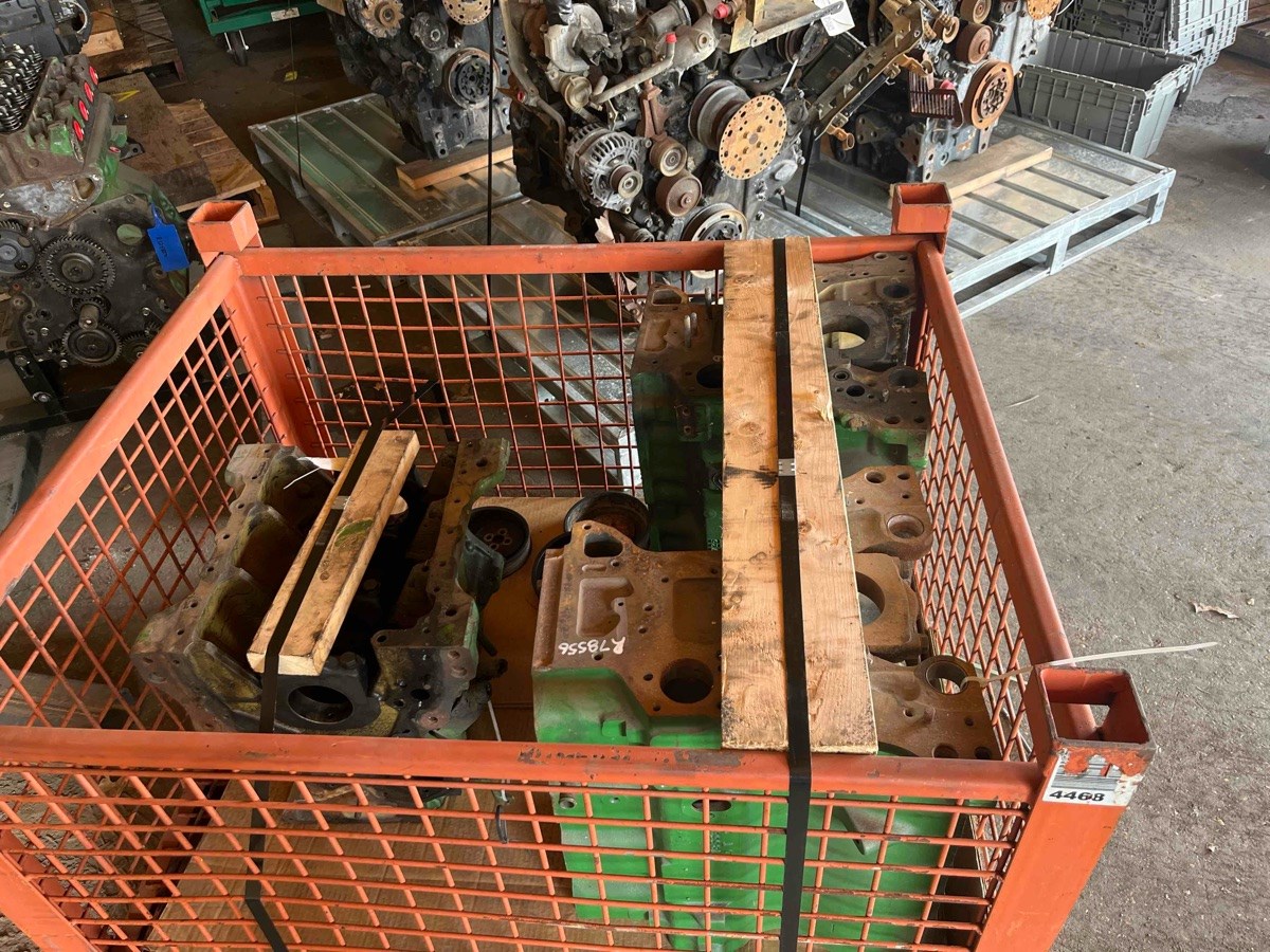 Deere 2155 Cylinder Block