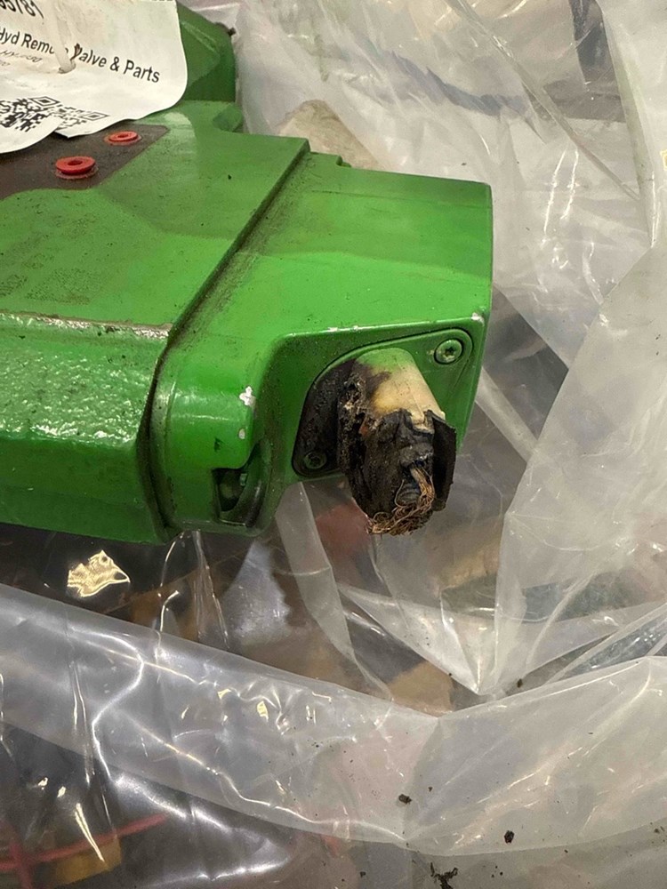 Deere 9420R Hyd Remote Valve & Parts