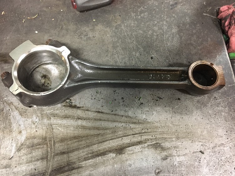 Case/case I.H. 2290 Connecting Rod
