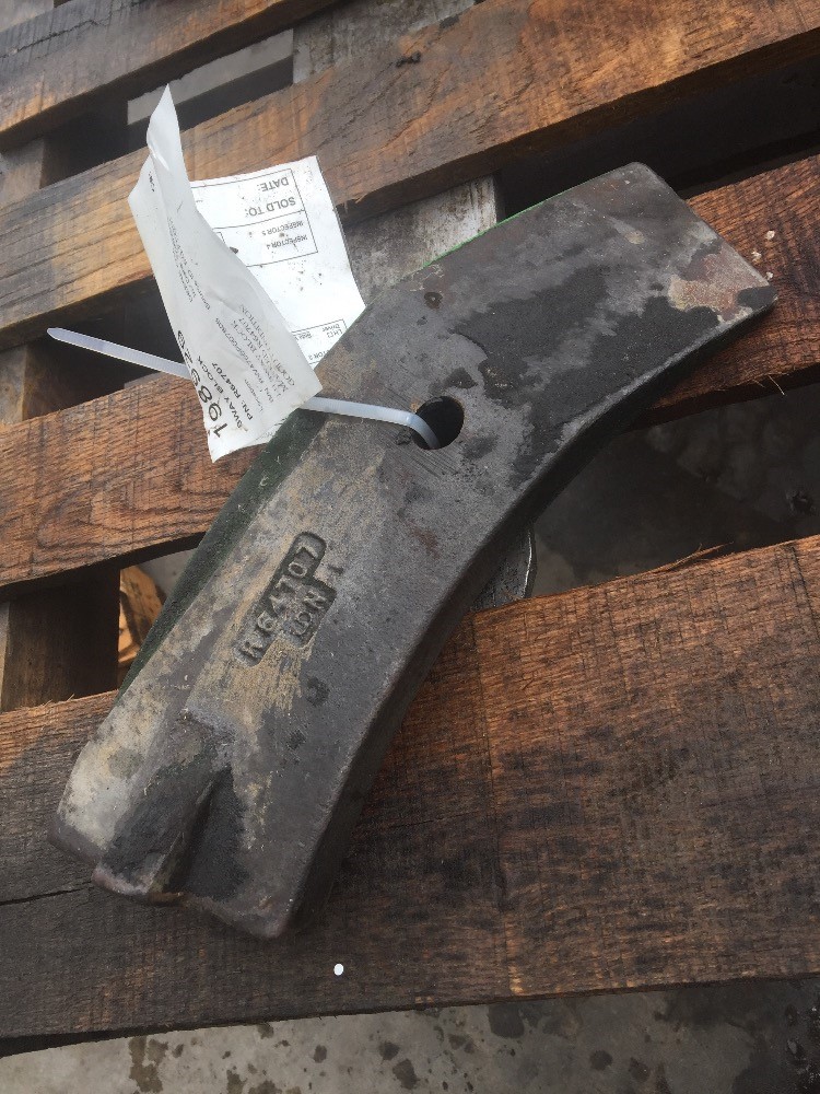Deere 4755 Sway Block