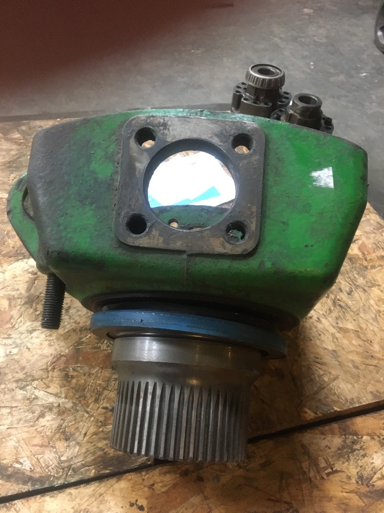 Deere 7210 Mfd Hub & Parts