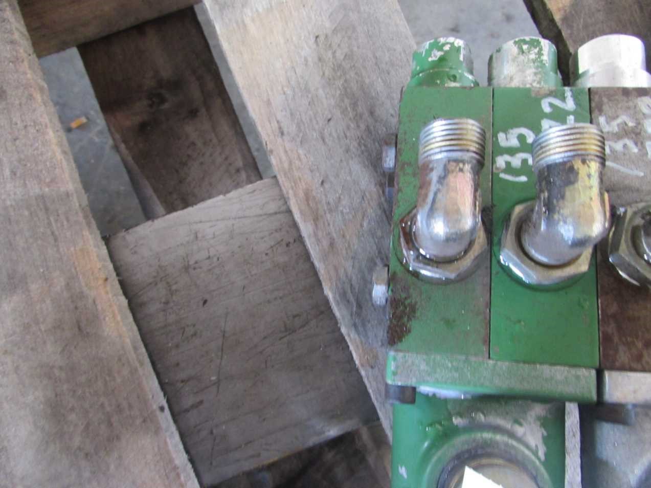 Deere 2955 Hyd Remote Valve & Parts
