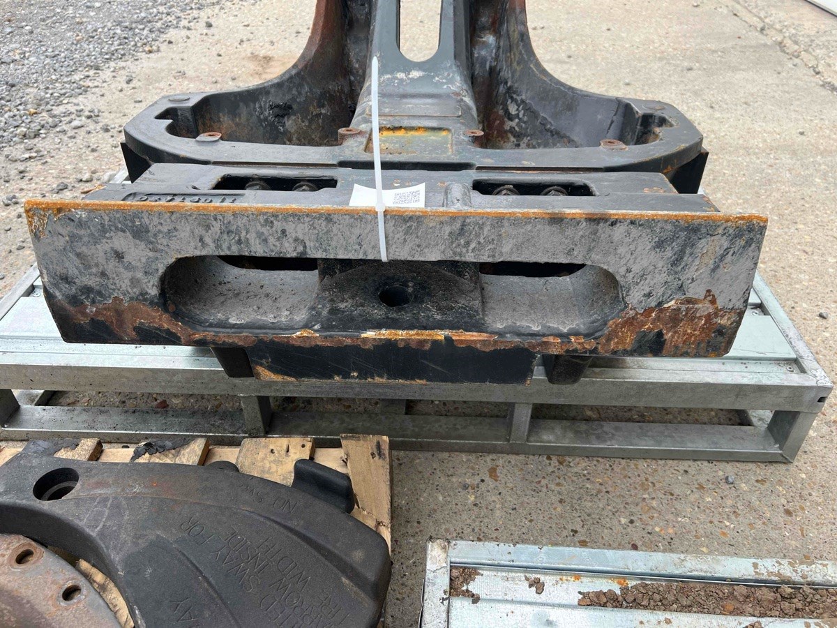 Case/case I.H. MX210 Weight Bracket