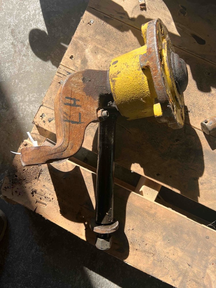 Deere 5420 Left Hand Spindle