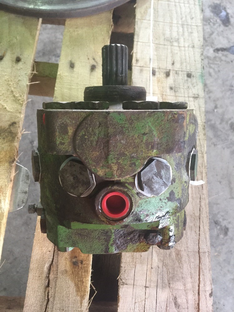 Deere 3020 Hydraulic Pump & Parts