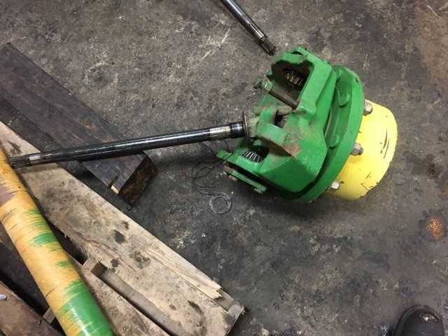 Deere 7400 Mfd Hub & Parts