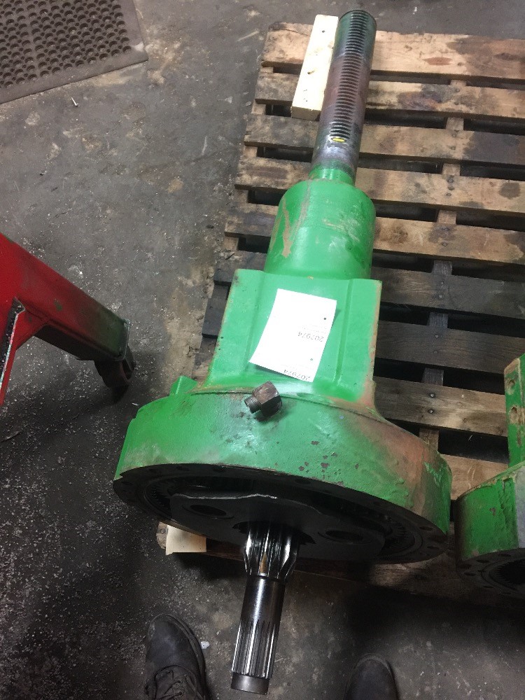 Deere 8760 4WD Axle/Hub & Parts