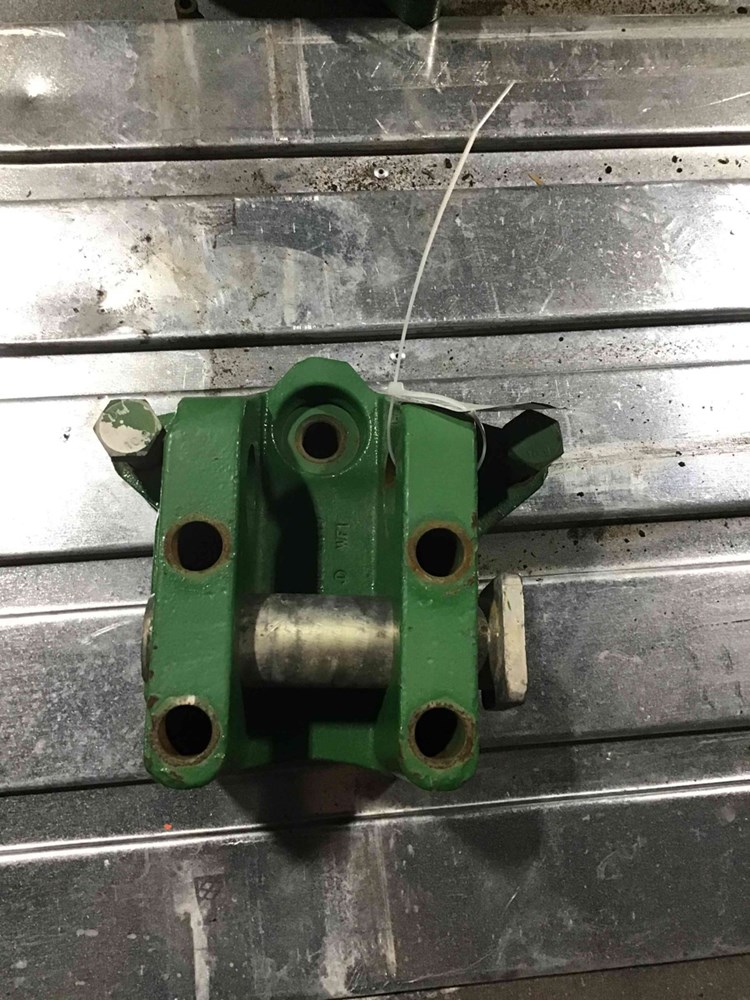 Deere 8330 Cat 3 Center Link Bracket