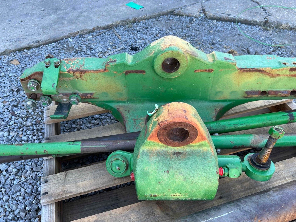 Deere 7720 Center Axle