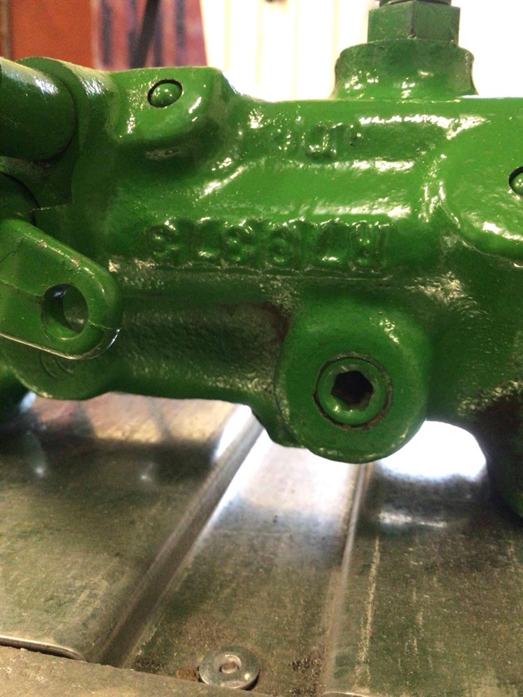 Deere 8640 Hydraulic Seat Position Valve With Cylinder