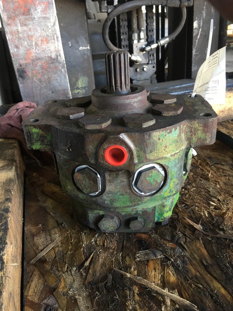 Deere 4240 Hydraulic Pump & Parts
