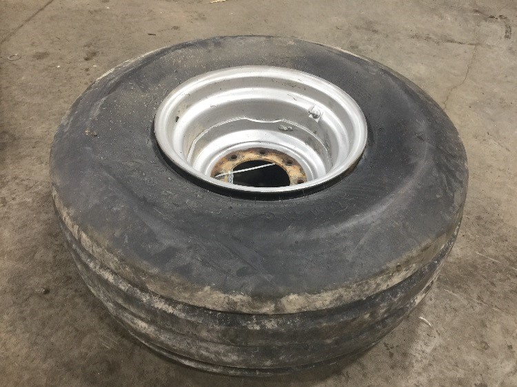 Case/case I.H. 7120 Front NB Tire