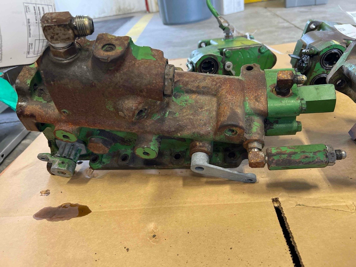 Deere 4840 Hitch & Rockshaft Valve
