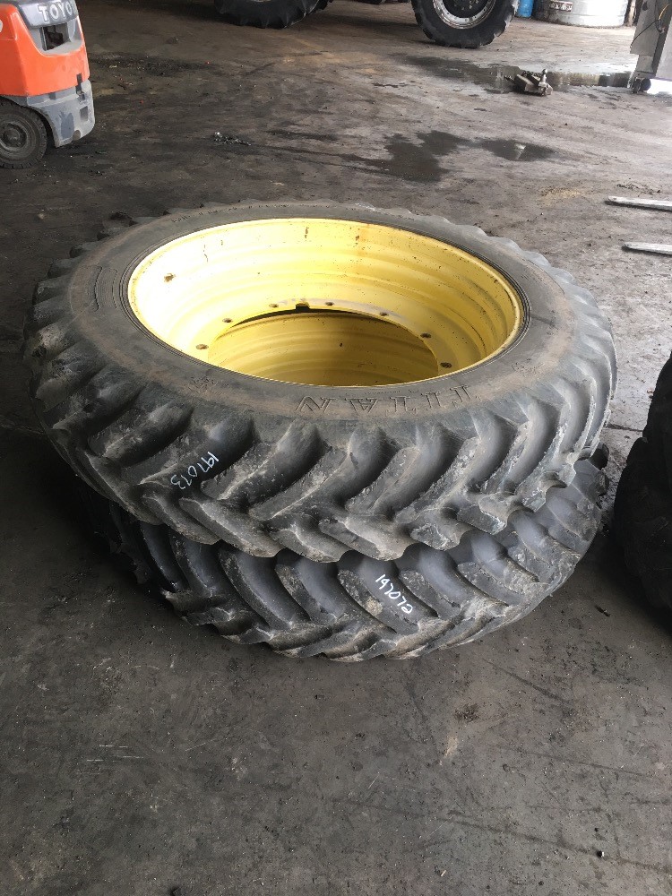 Deere 7520 Rim, Rear