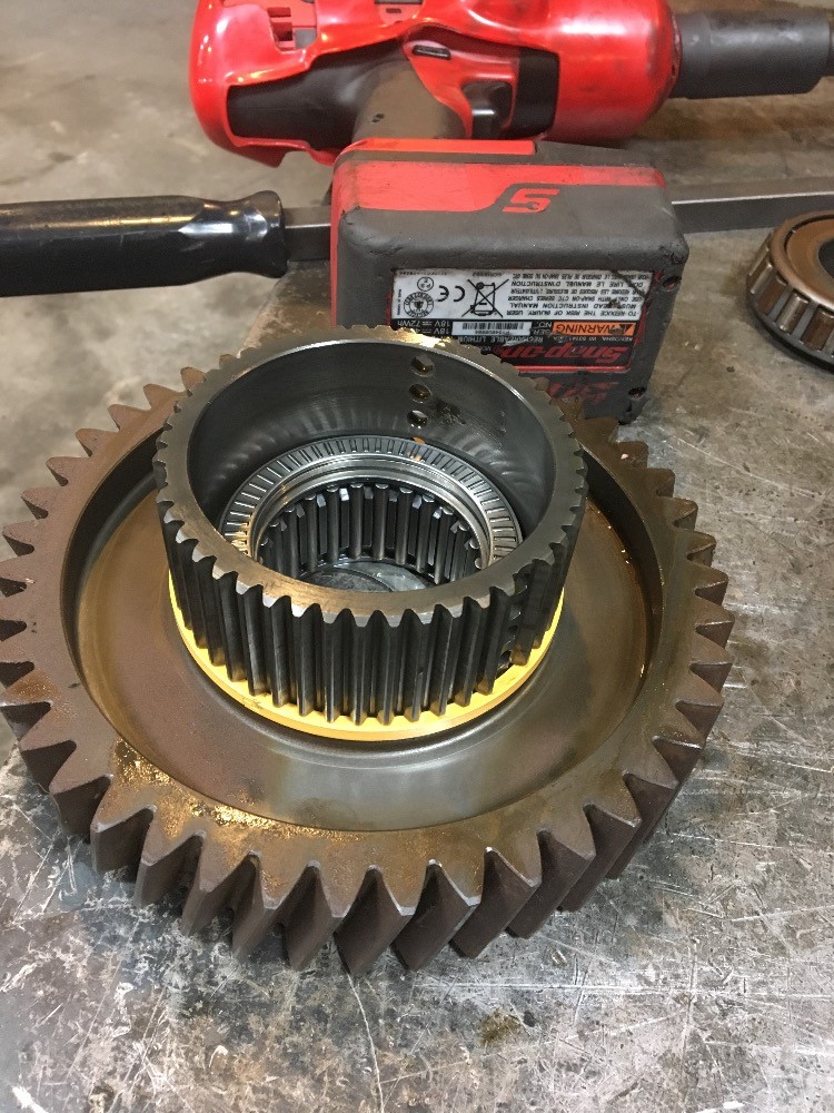 Case/case I.H. MX305 Clutch Housing & Parts