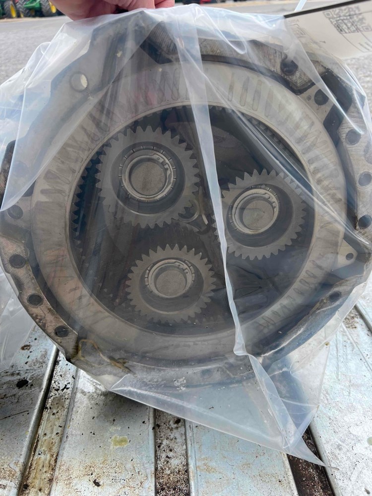 Deere 5425 RH Final Drive